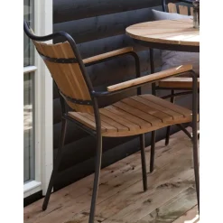 Silla Con Reposabrazos De Madera Para Exterior Hard & Ellen